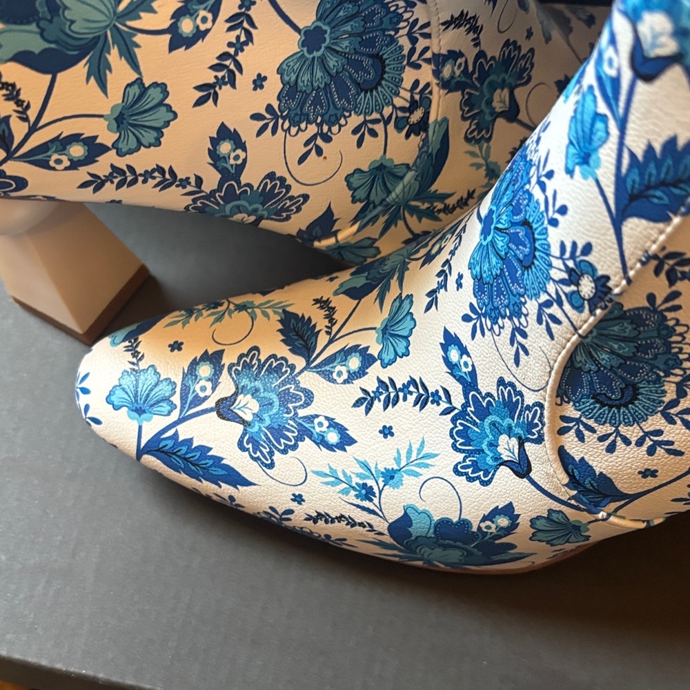 Floral Blue and White Women's Boots - Picture 4 of 8